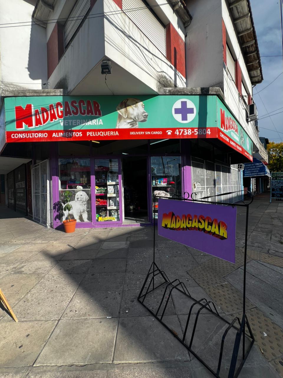 Frente de Veterinaria Madagascar en Villa Ballester